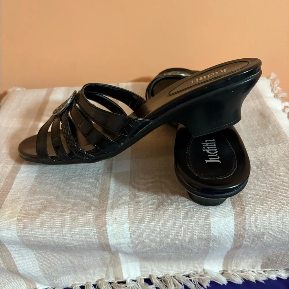 Judith Women's Strappy Black Slip on Block Heel Sandals Sz 9.5 Faux Leather. EUC - Picture 8 of 13